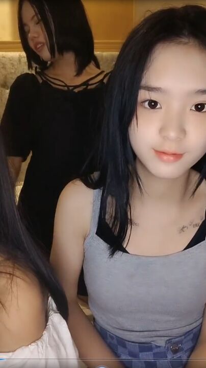 18歲嫩妹夢涵與她的閨密群P - PPP.Porn | 精選亞洲素人成人影片